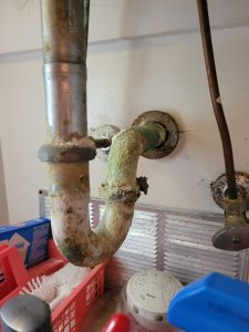 Corroded sink drainpipe